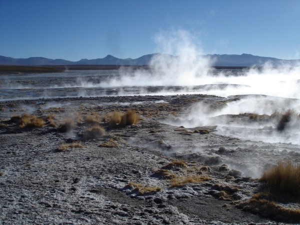 Východ slunce nad termálními prameny.